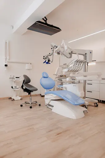 Dentysta Lubin - Erwin Clinic Stomatologia Mikroskopowa i Implantologia